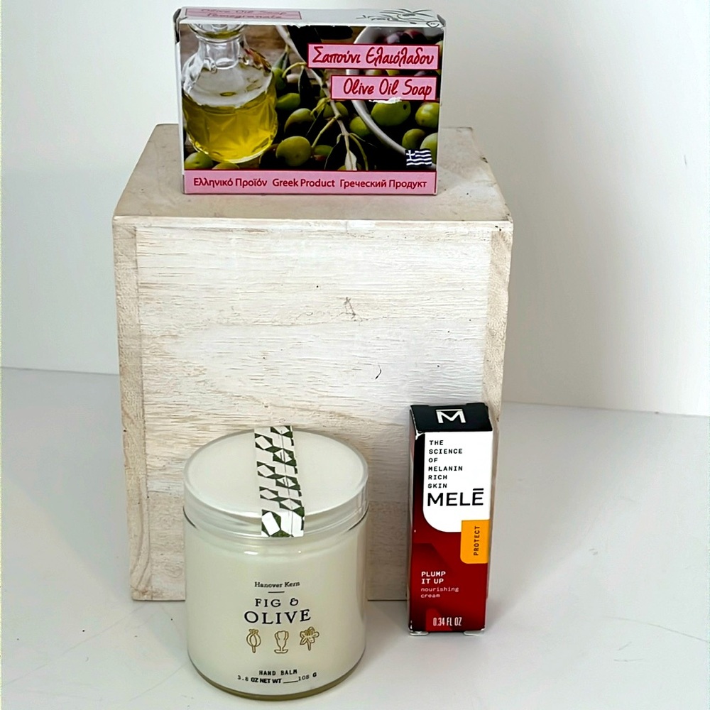 NWOT Beauty set of 3